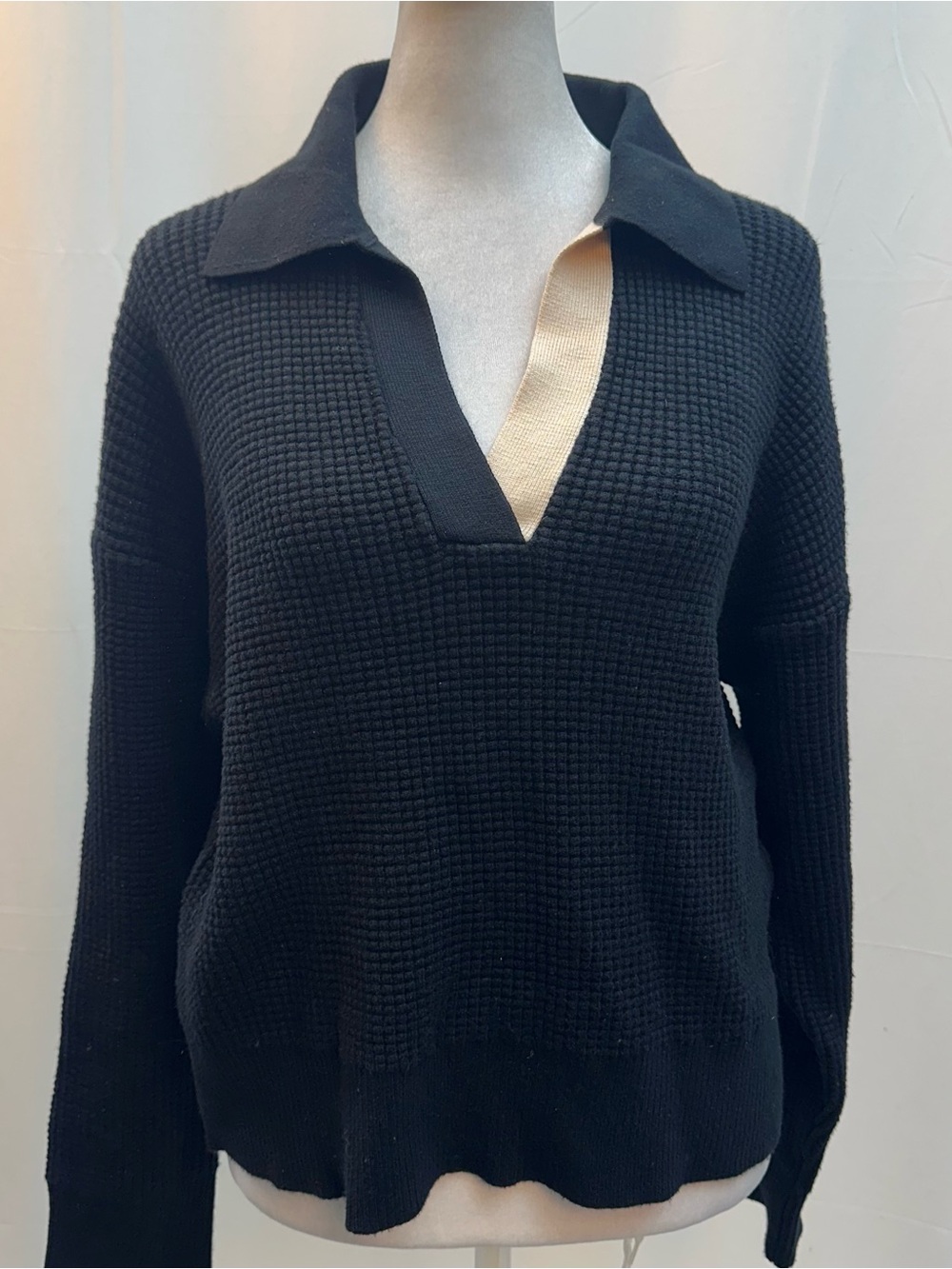 Monrow Black V-Neck Collared Knit Sweater with Cream Trim M